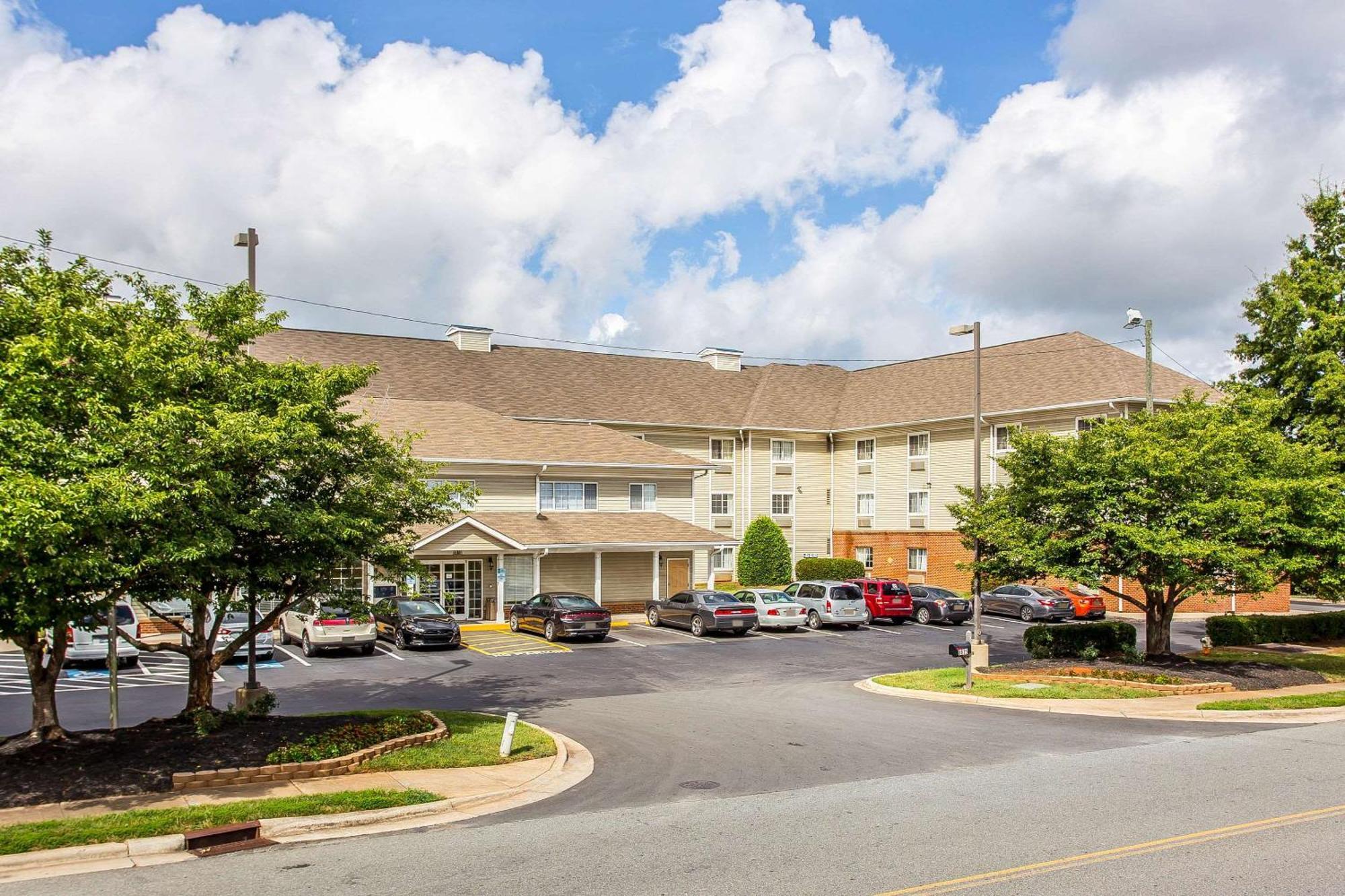 Suburban Studios Near University Of North Carolina-Charlotte Exterior photo